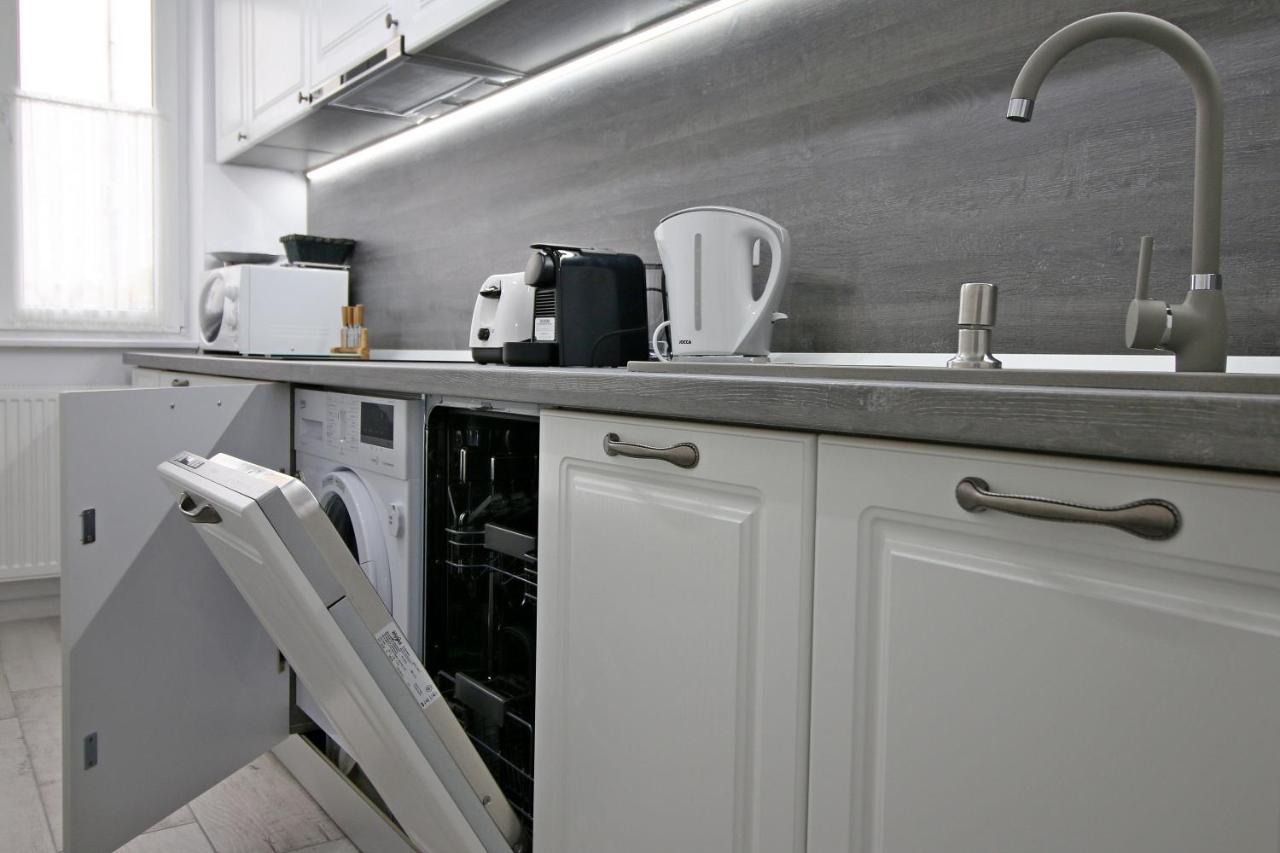 White Stone Apartment Sibiu Exterior photo
